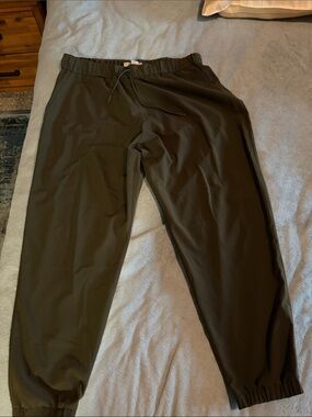 MM.LaFleur The Delaney Olive Green Women's Jogger Pants